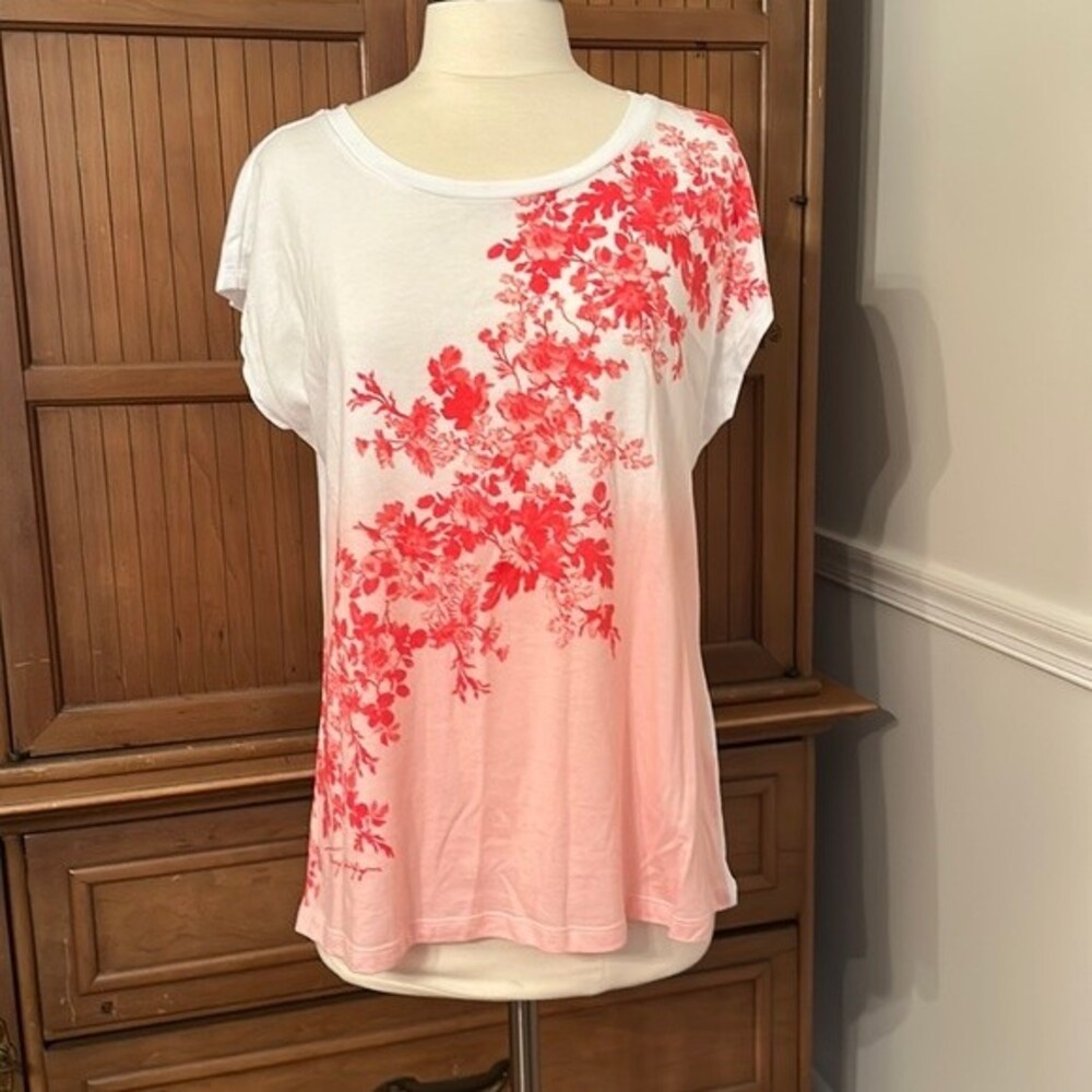 Like New Tommy Hilfiger T-shirt, Size Medium